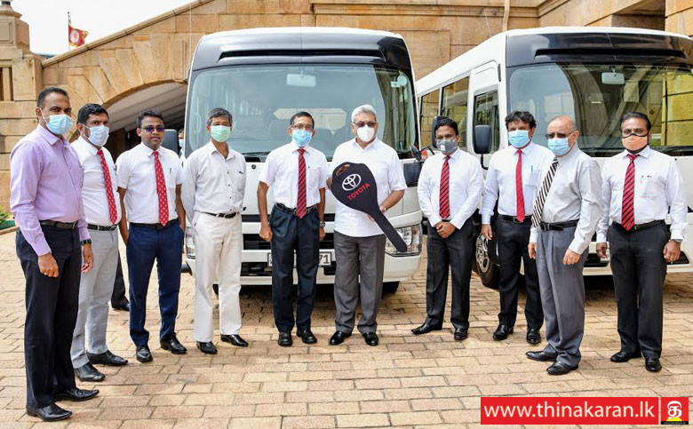 கொவிட் 19 ஒழிப்புக்கு டொயோட்டா லங்காவினால் 2 பஸ்கள் அன்பளிப்பு-Toyota Lanka Donates 2 Buses for COVID 19 Combat Activities