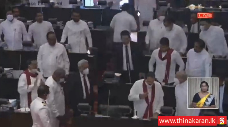 ஜனாதிபதி கோட்டாபய ராஜபக்‌ஷ பாராளுமன்றம் வருகை-President Arrives in Parliament